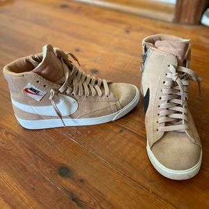 Nike Blazer Mid Rebel
Bio Beige Summit White